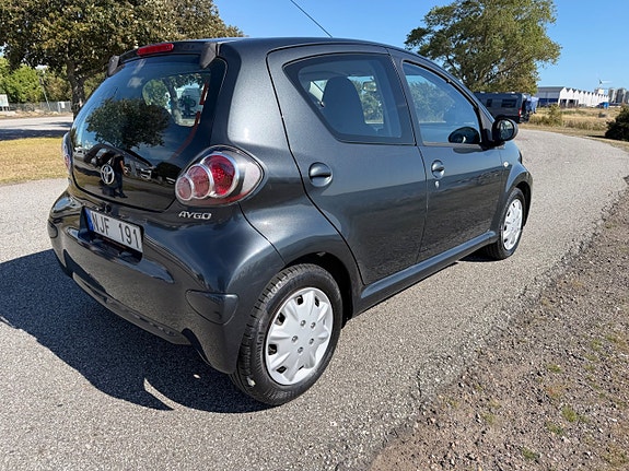 Toyota Aygo 7 of 13