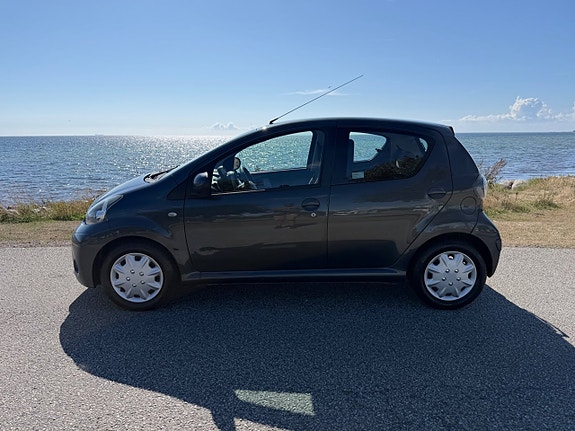Toyota Aygo 2 of 13