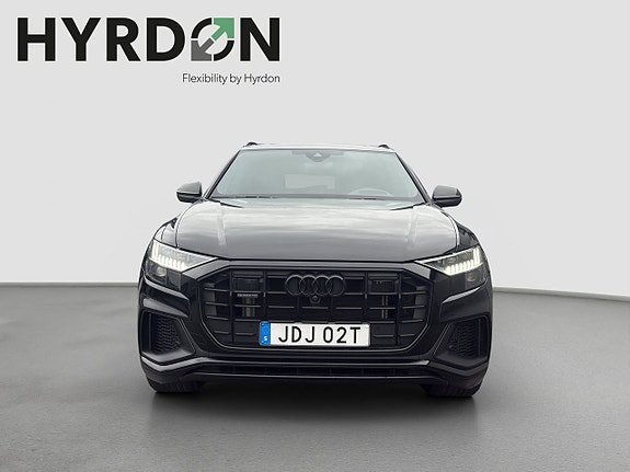 Audi Q8 2 of 17