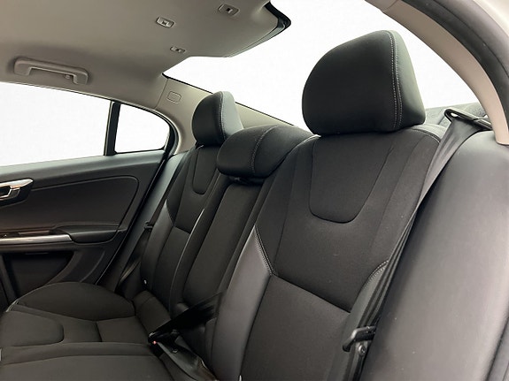 Volvo S60 12 of 24