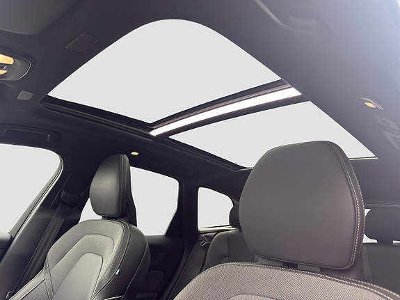 Volvo XC60 11 of 15