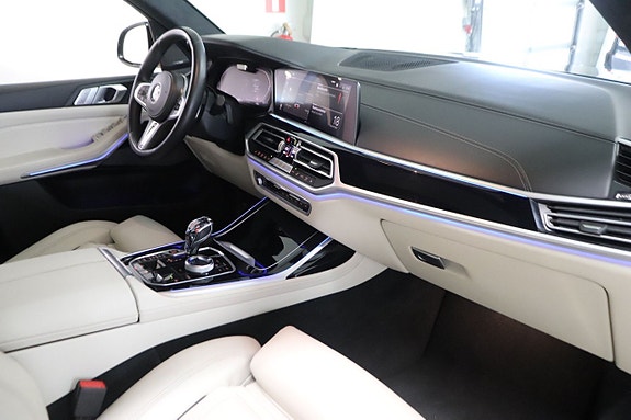 BMW X7 6 of 7