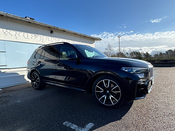 BMW X7 3 of 7
