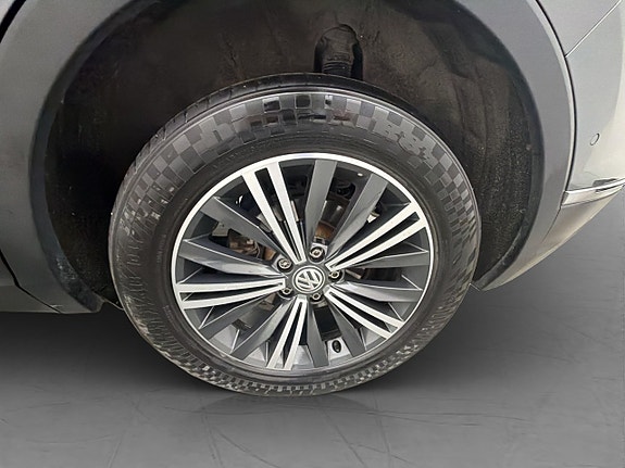 Volkswagen Tiguan 27 of 29