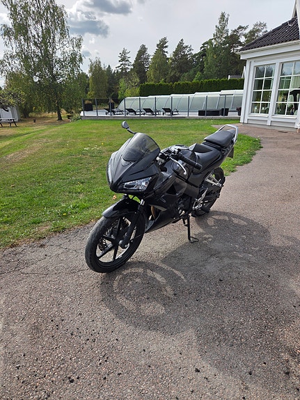 Honda CBR125R 2 of 3