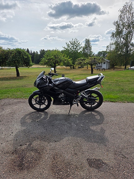 Honda CBR125R 3 of 3