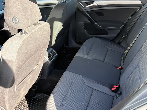 Volkswagen Golf VII 7 of 11
