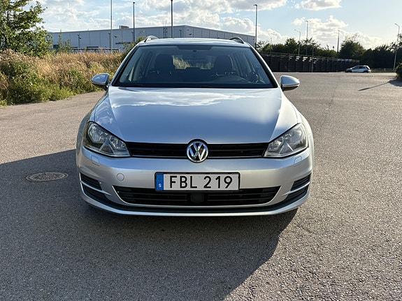 Volkswagen Golf VII 2 of 11