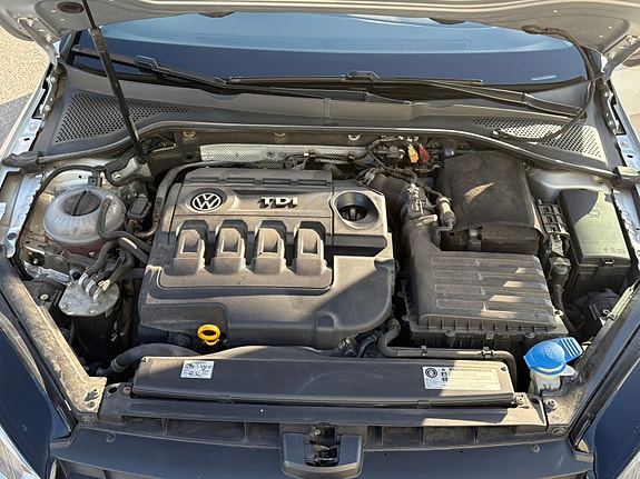 Volkswagen Golf VII 9 of 11