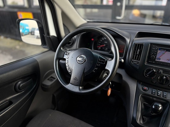 Nissan NV200 15 of 19