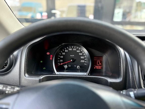 Nissan NV200 12 of 19