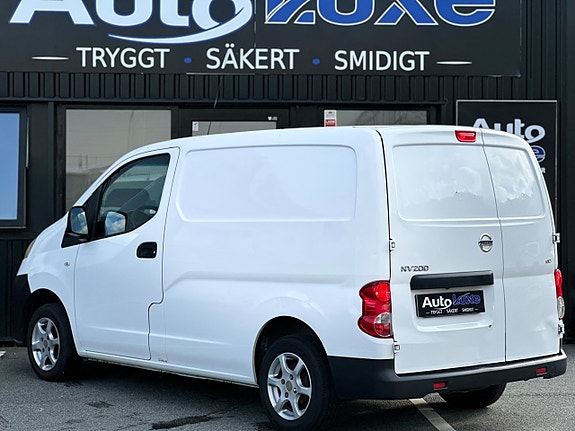 Nissan NV200 8 of 19