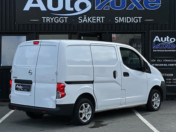 Nissan NV200 7 of 19
