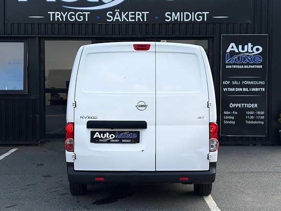 Nissan NV200 18 of 19