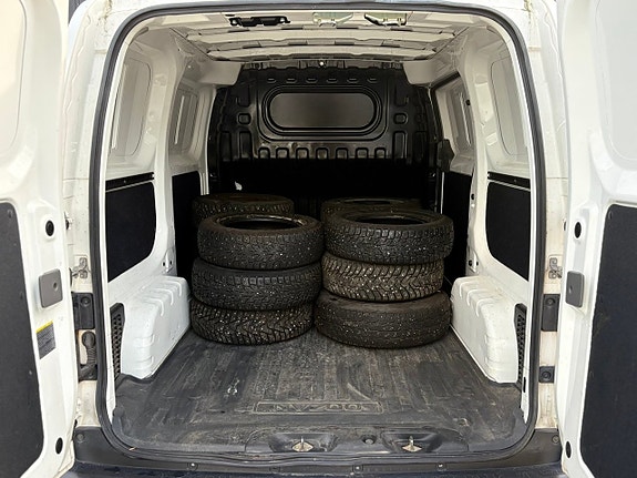 Nissan NV200 19 of 19