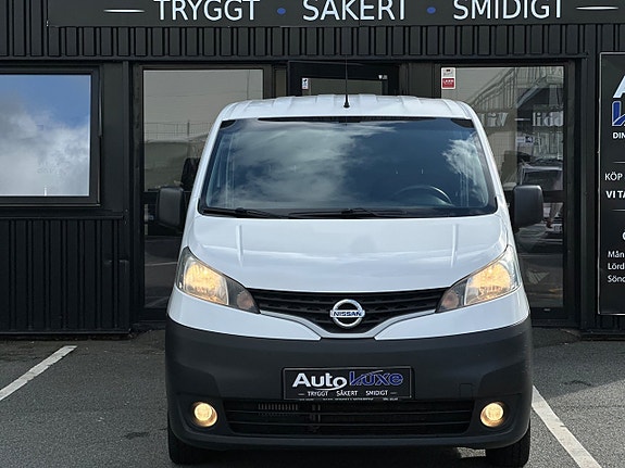 Nissan NV200 2 of 19