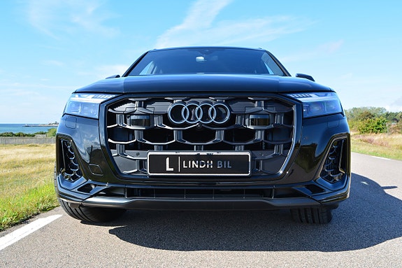 Audi Q7 2 of 30