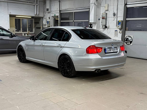 BMW 320d 3 of 12
