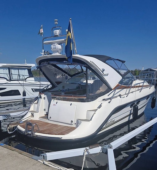 RESERVERAD Westline 34 Targa 2 x Volvo Penta D4 3 of 12
