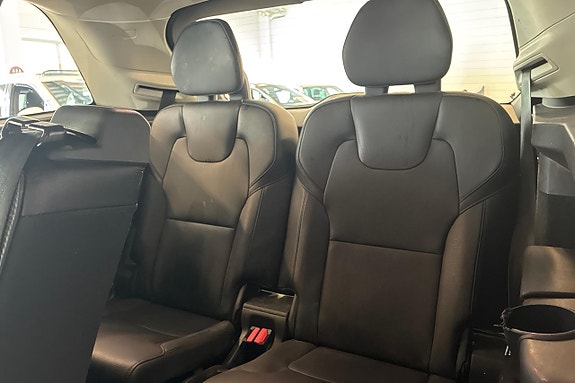 Volvo XC90 15 of 29