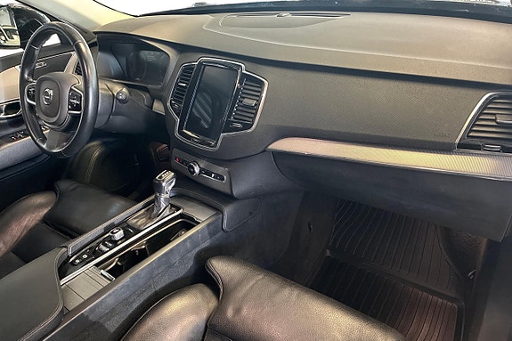 Volvo XC90 16 of 29
