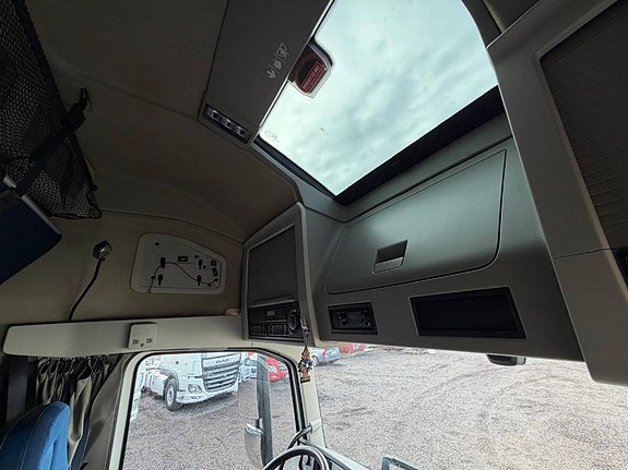 Volvo FH 6X2 8697 9 of 21