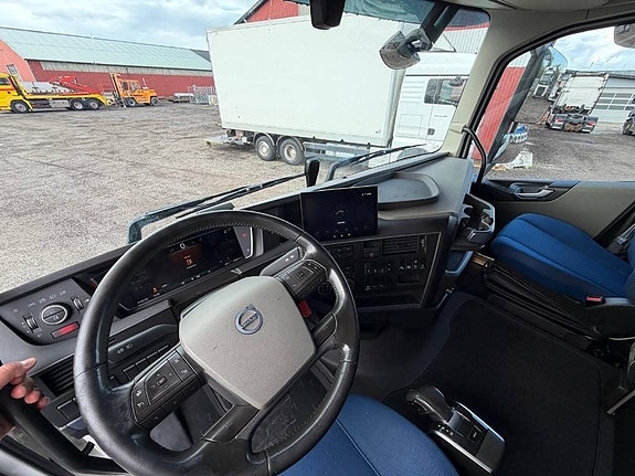 Volvo FH 6X2 8697 17 of 21