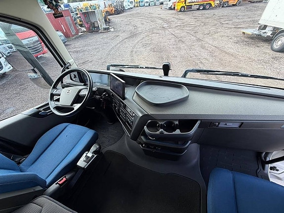 Volvo FH 6X2 8697 8 of 21