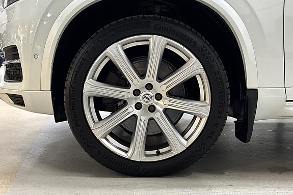 Volvo XC90 11 of 30
