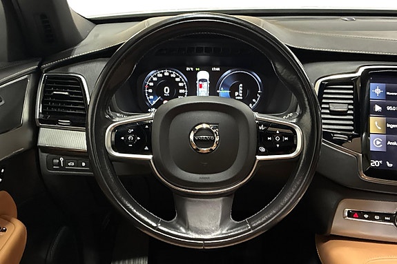 Volvo XC90 17 of 30