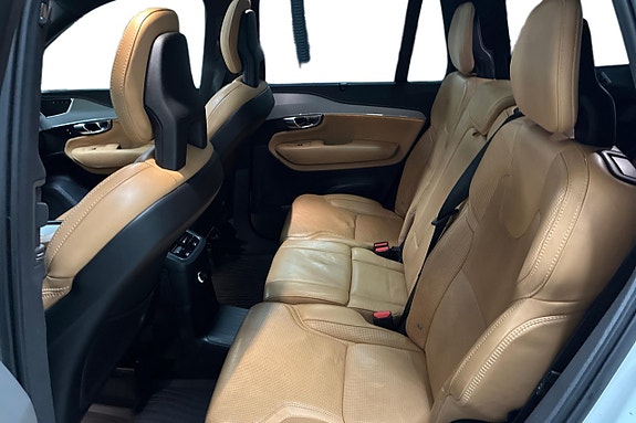 Volvo XC90 14 of 30