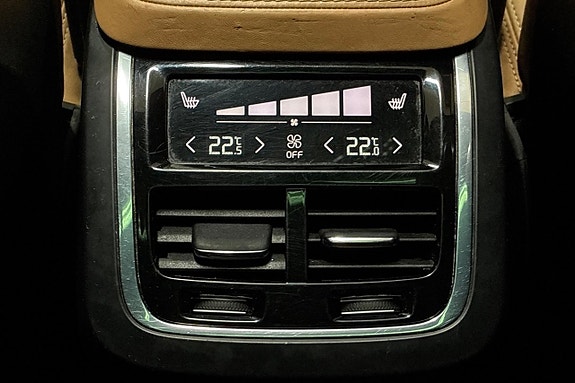 Volvo XC90 28 of 30