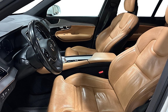 Volvo XC90 13 of 30