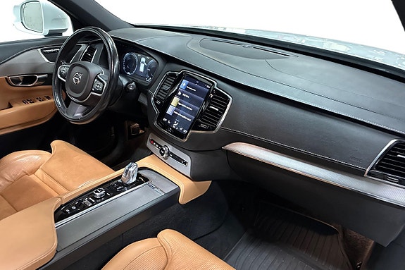 Volvo XC90 16 of 30