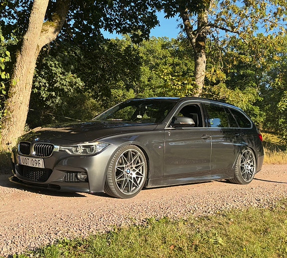 BMW 320d 2 of 6