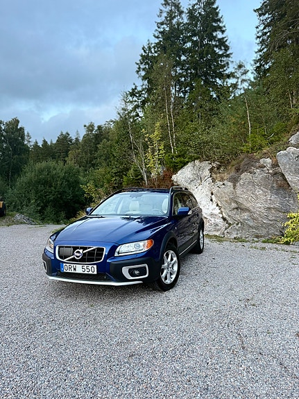 Volvo XC70 2 of 14