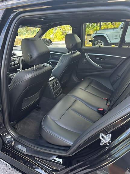 BMW 330d 13 of 17