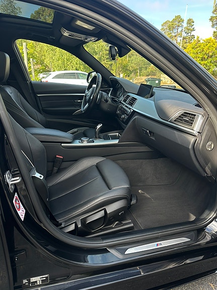 BMW 330d 9 of 17