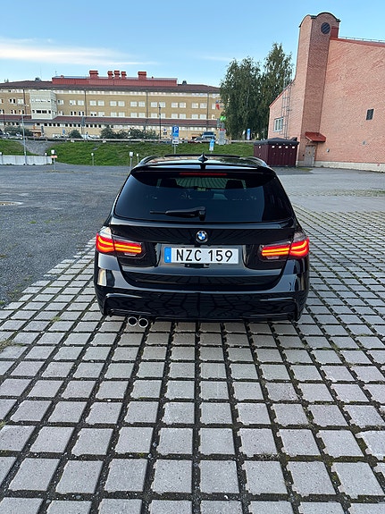 BMW 330d 4 of 17