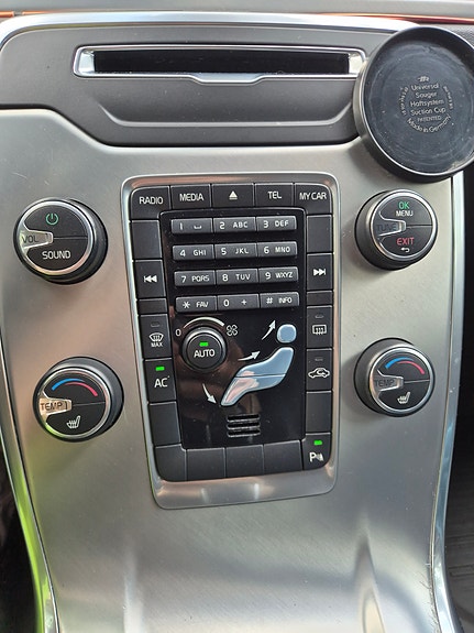 Volvo V70 12 of 16