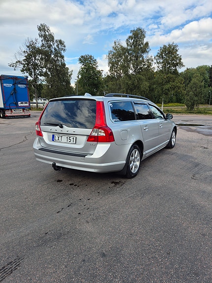 Volvo V70 4 of 16