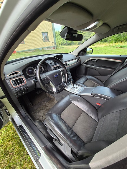 Volvo V70 13 of 16
