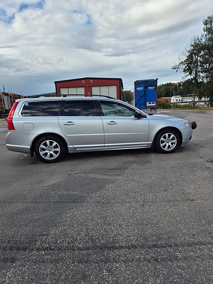 Volvo V70 5 of 16