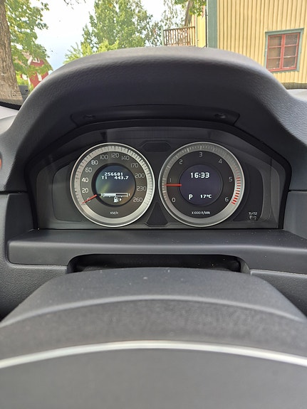 Volvo V70 11 of 16