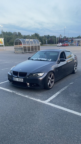 BMW 325i 6 of 8