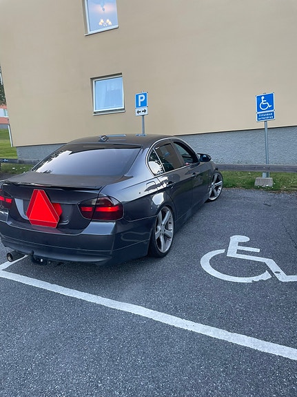 BMW 325i 5 of 8