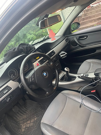 BMW 325i 7 of 8
