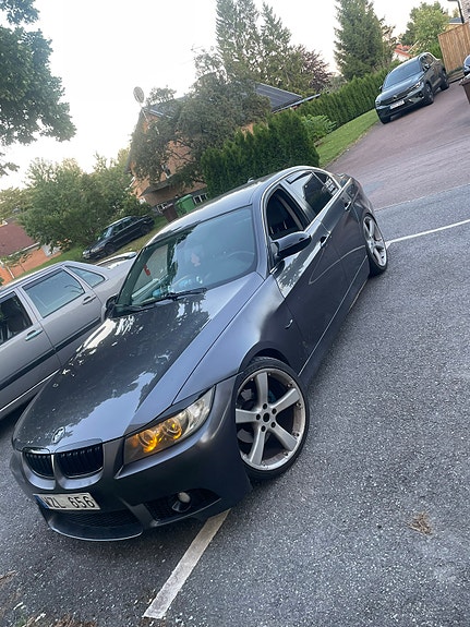 BMW 325i 3 of 8