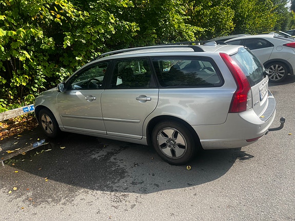 Volvo V50 3 of 7