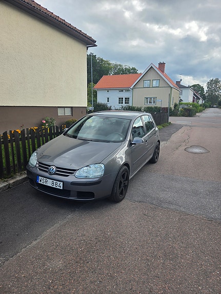 Volkswagen Golf V 4 of 4